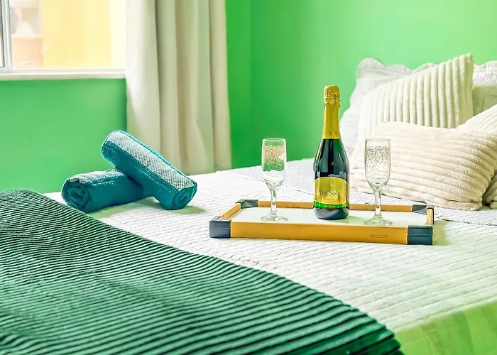 Ape Elegante Com Piscina I Wi-Fi E A/C